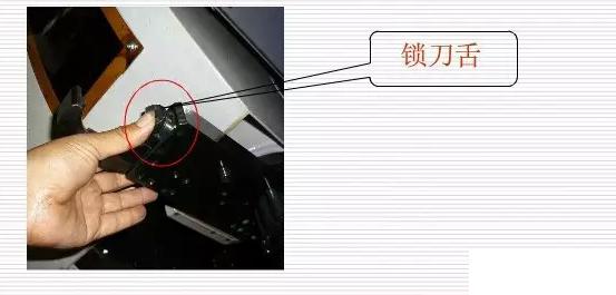 數控加工中心保養(yǎng)機械手鎖刀